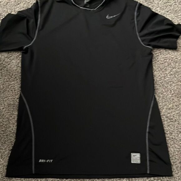 Nike - dri-Fit - Black - short-sleeved - shirt - M - Picture 1 of 6